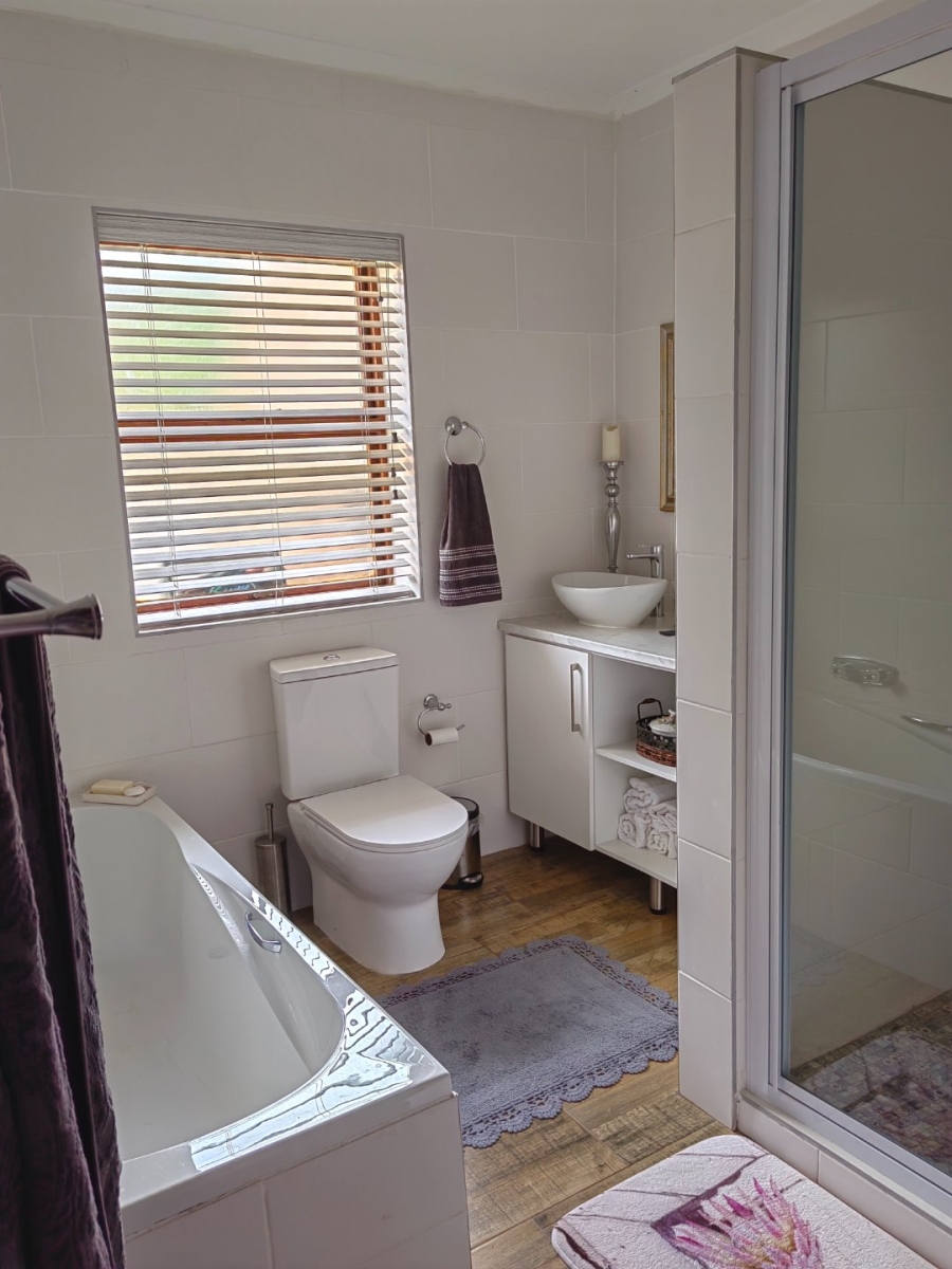 4 Bedroom Property for Sale in Wavecrest Eastern Cape